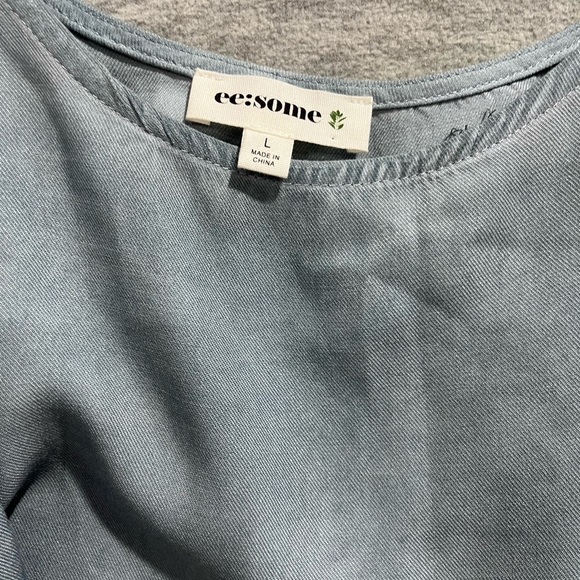 Elegant Blue Sleeveless Dress - Picture 7 of 7